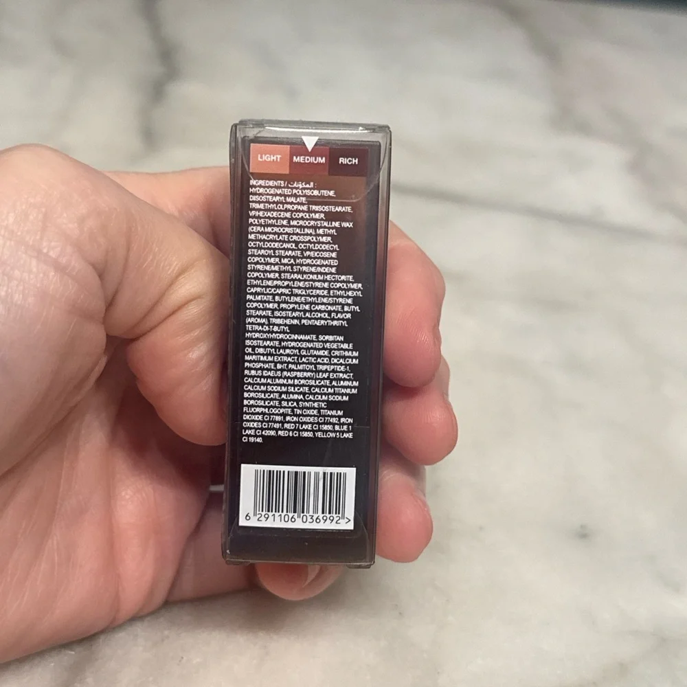 HUDA BEAUTY deep brown